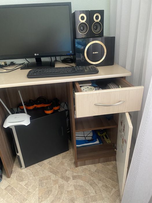 Стол для компьютера