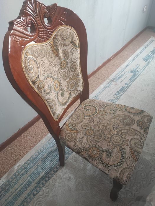 Стол және 14 стулья сатылады