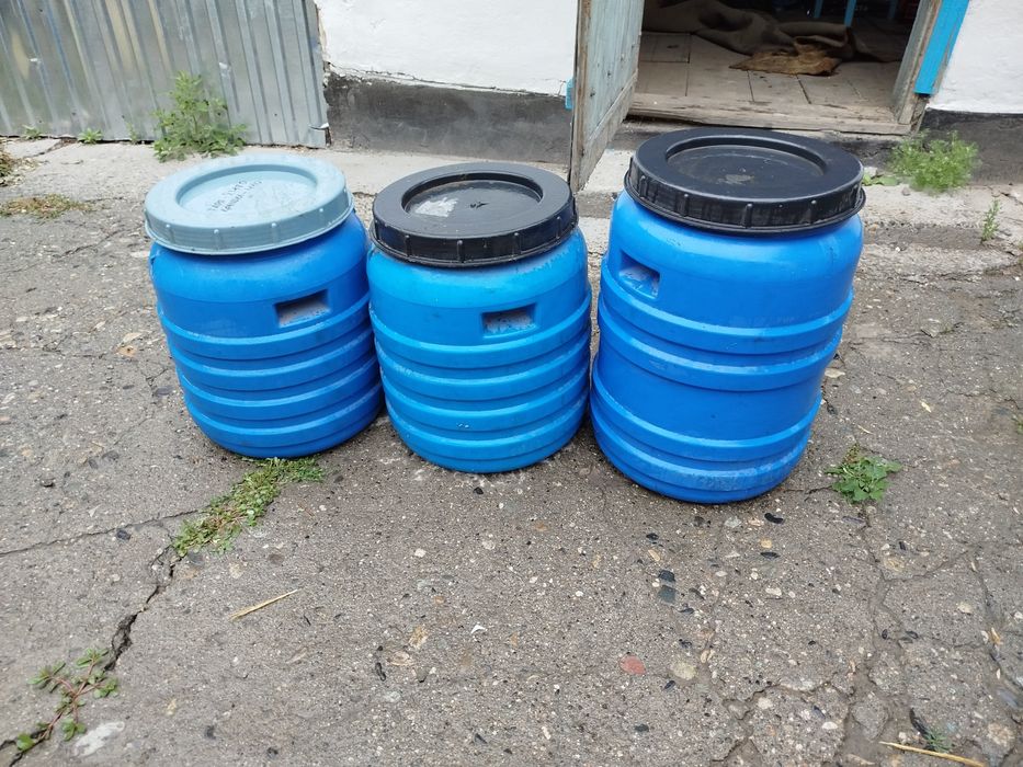 Бочки пластиковые из под меда.