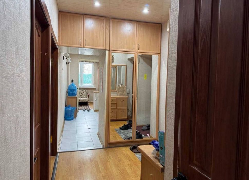 Квартира на Новомосковская -Стадион старт 3/3/4 общ пл 80м/77 серия