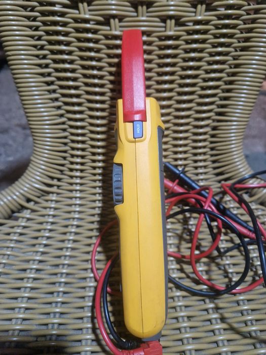 Multimetru Fluke 375