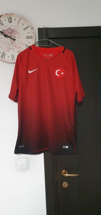 vând 8 tricouri bărbătești