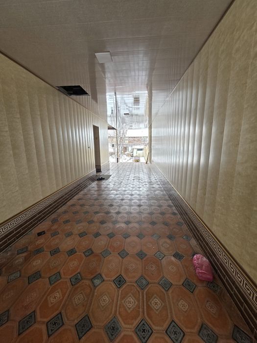 Қуйи Хужа соат Икром шашлик кўчасида Ховли зўдлик билан Сотилади