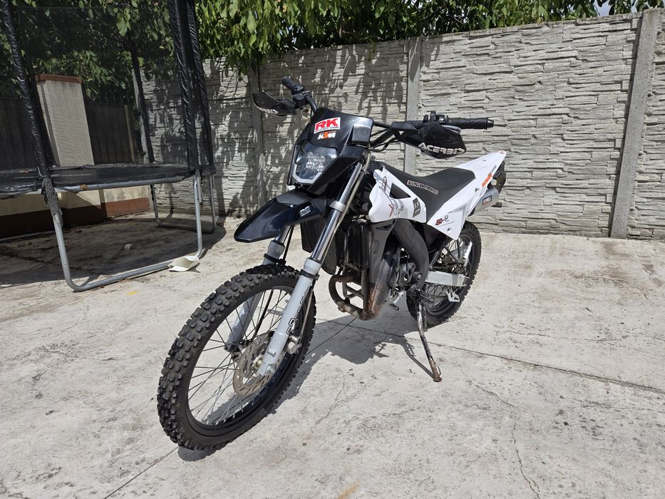 Cross Enduro  ( dimensiuni  mari ) am acte si carte de conformitate minarelli am6