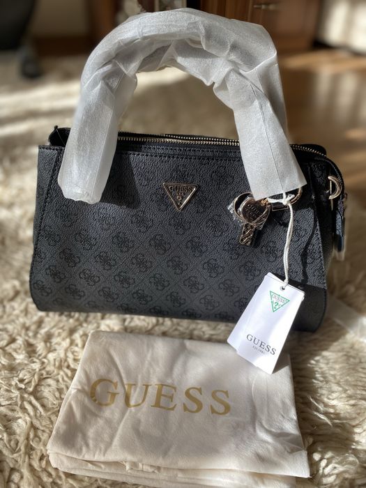 Дамска чанта Guess