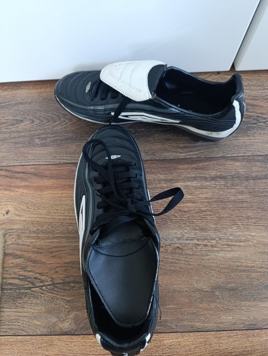 Бутонки Umbro Маратонки за футбол