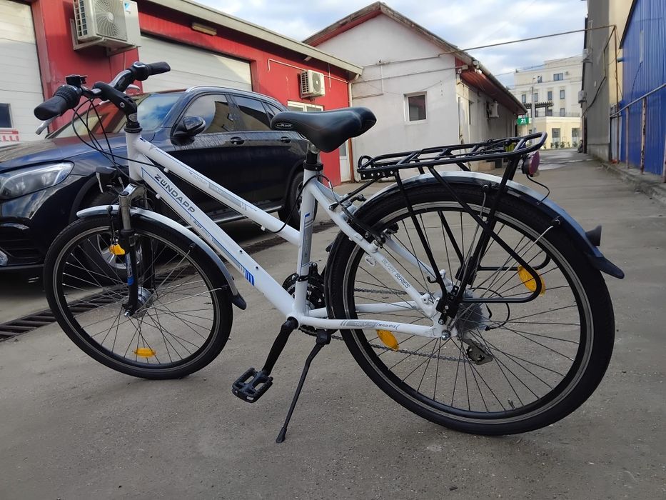 Vând bicicleta din aluminiu pentru damă