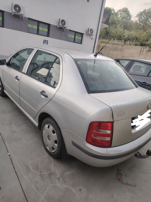 Vând skoda fabia 1.4 MPI.