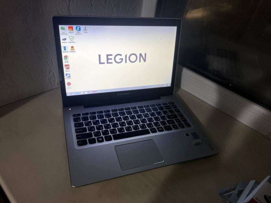 Современый сенсорный ноутбук