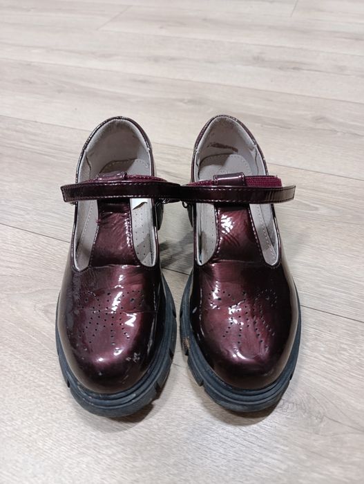 Продам обувь на девочку