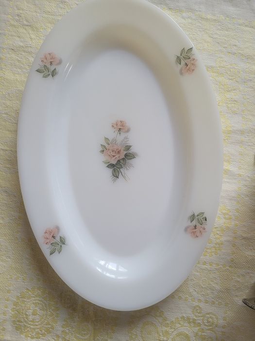 Голяма елипсовидна чиния