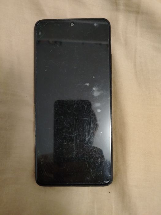 Xiaomi Redmi Note 11 Pro cu display-ul spart. Placa este buna. Pentru piese