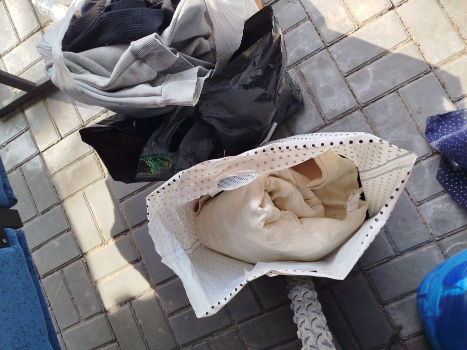 Отдам даром вещи.