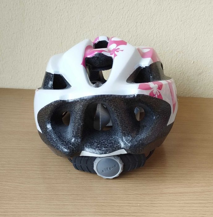 MET - Италианска каска за велосипед