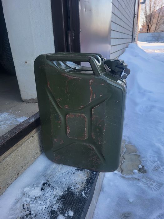 Канистра для бензина