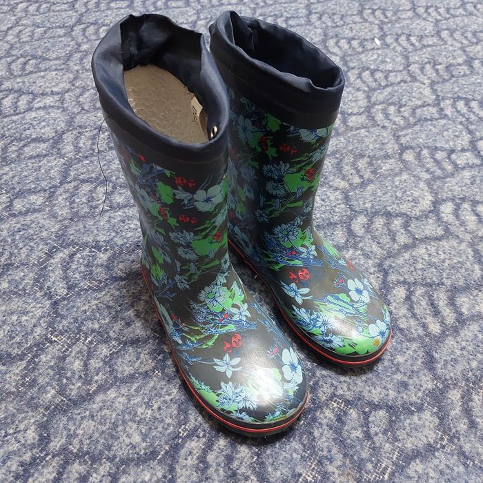 Продам резиновые сапоги