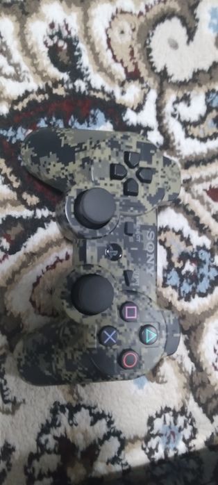 PS3 с двумя геймпадами и играми