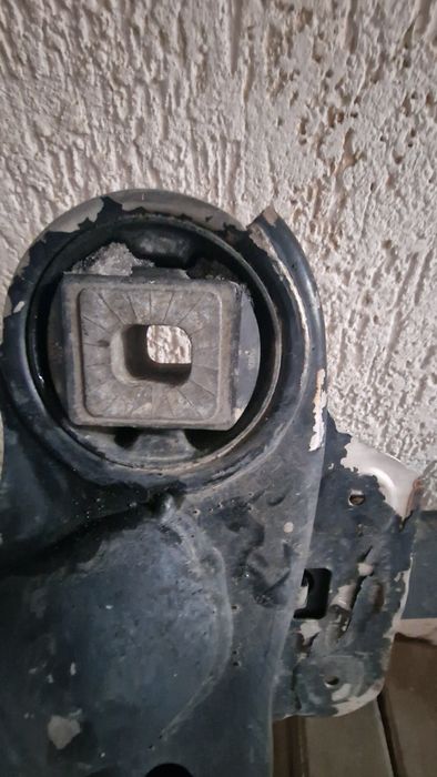 Продам передняя балка (подрамник) А8Д3