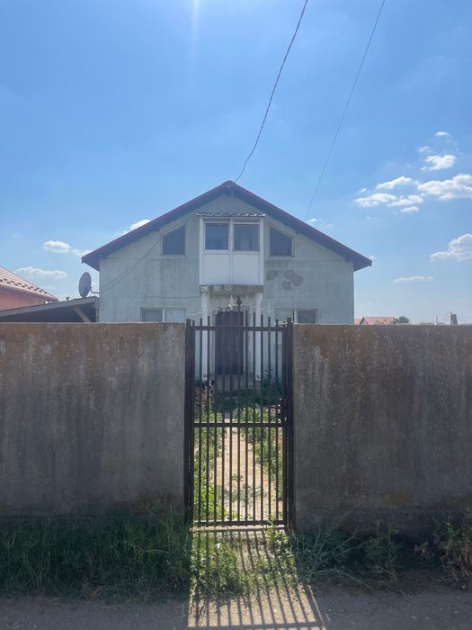 Casa de vanzare pret negociabil