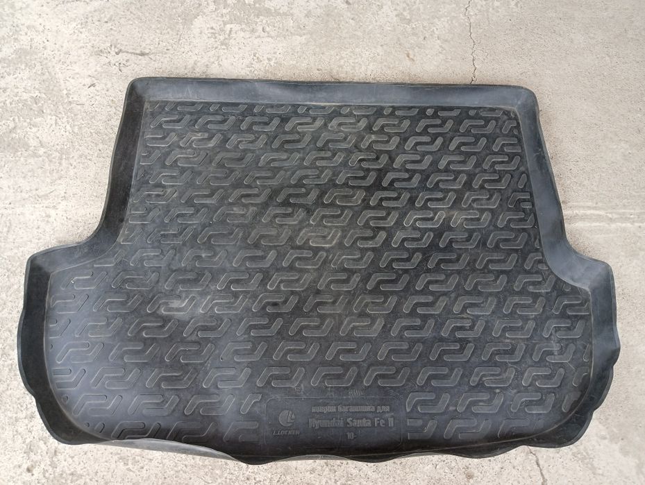 Продам коврик в багажник Санта Фе