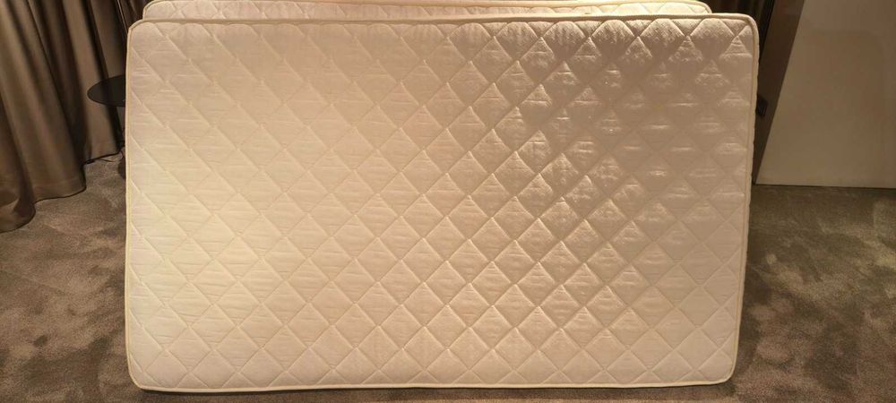 Продавам матраци от хотел (120/200 и 180/200) – Изгодна цена и отлично състояние!