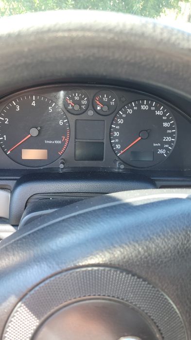 Ауди А4 2001г.1.6куб.