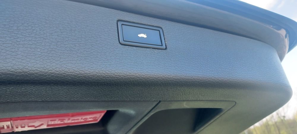 WwPasat  b7              
2014 diesel  euro5
Cutie automata, geamuri electrice, inchidere centralizata, volan piele cu padele,
H