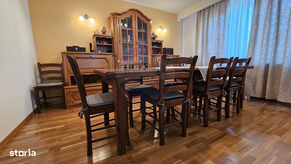 Casă / Vilă de lux cu 8 camere de vânzare in Obcini, Suceava