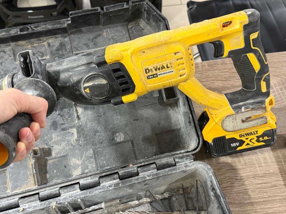 DeWALT DCH033N  Перфоратор