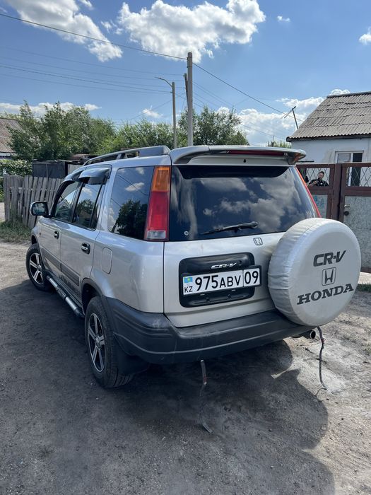 Хонда црв 1996 года 2 л