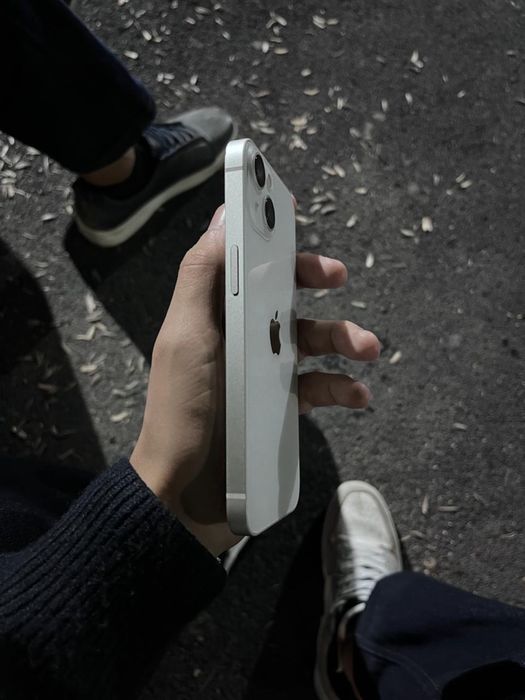 iPhone 13 White