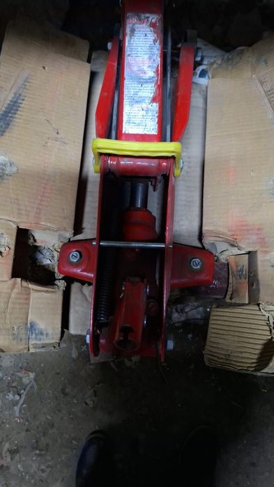 Продам домкрат новый