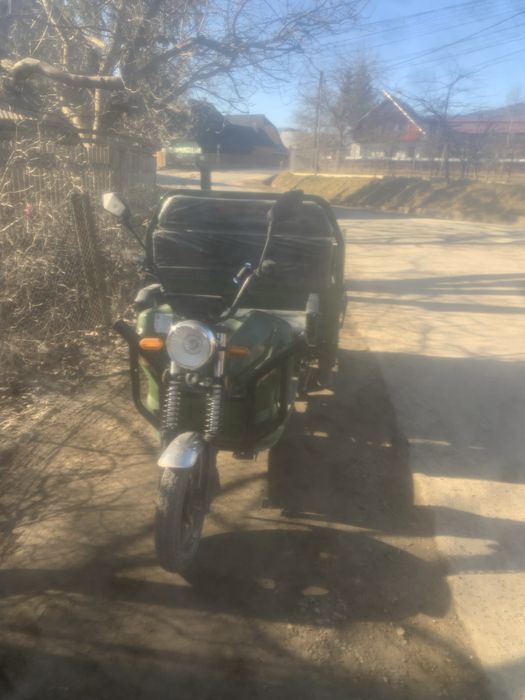 Vand tricicleta electrica.    Negociabil.  076513225.   In caz de