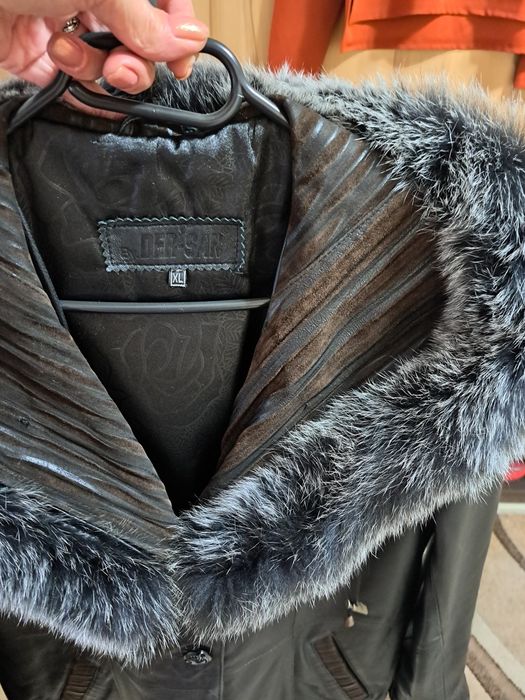 Jacheta din piele naturala ,masura XL,culoare negru
