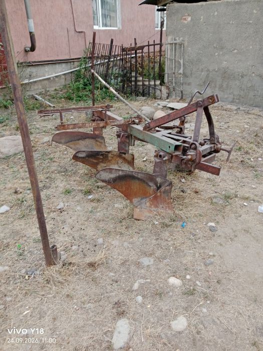 Продам плуг на ходу.