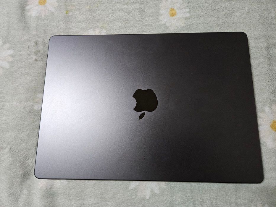 MacBook Pro M3 Pro 14 dyum spaceblack (18GB/512GB) full box sotiladi