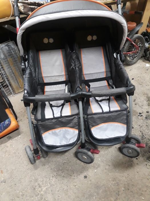 Коляска для блезнецов