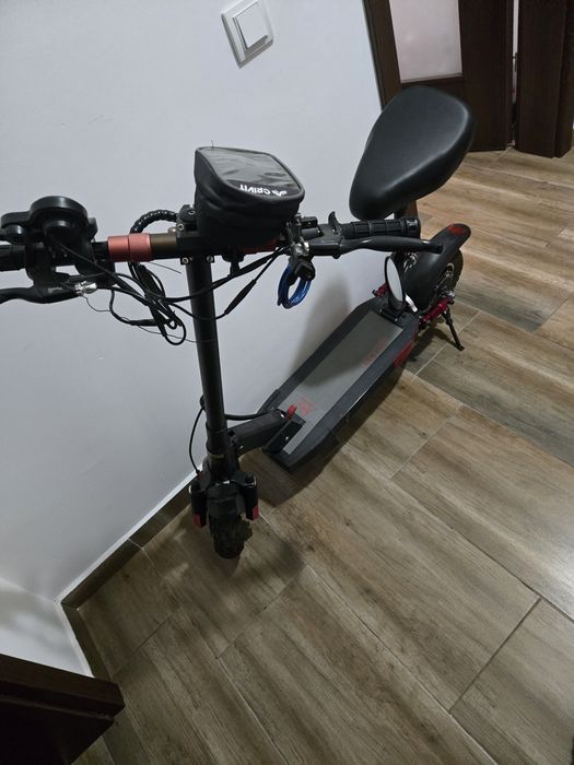Vând trotineta electrica Kugo Kirin M4 Pro