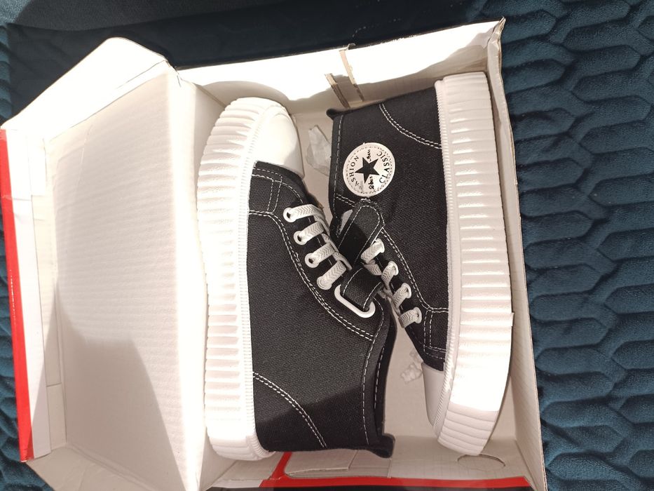 Срочно продам кеды-макасы