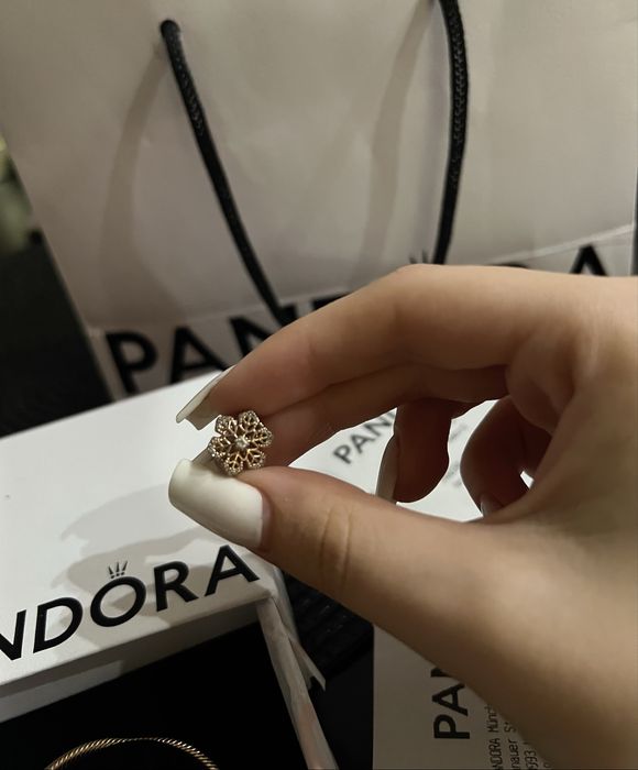 Розова гривна Pandora с розов талисман