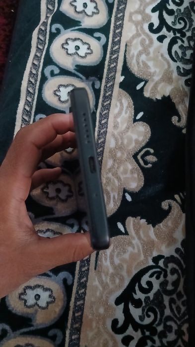 Redmi 15 sotiladi karobka dakument bor olinganiga endi 2 oy buldi