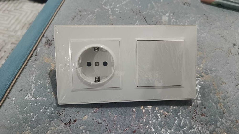 Розетка с выключателем сдвоенная