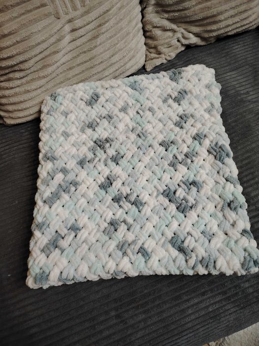 Ръчно плетено бебешко одеало