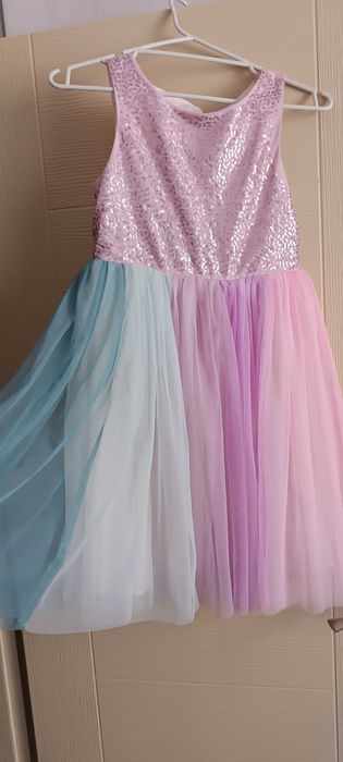 Летни рокли за повод