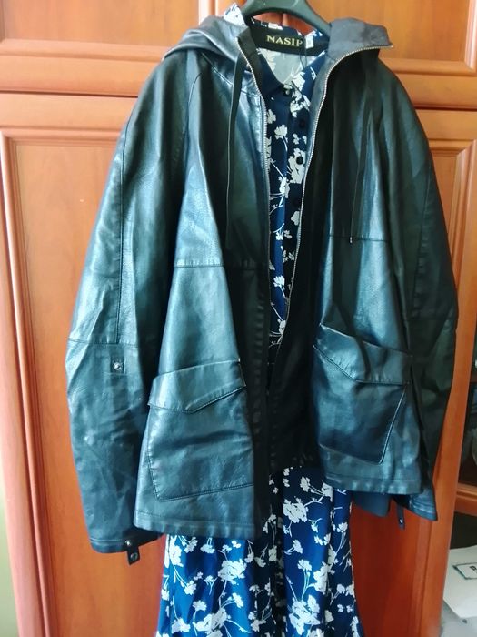 Кожаная куртка- женская.