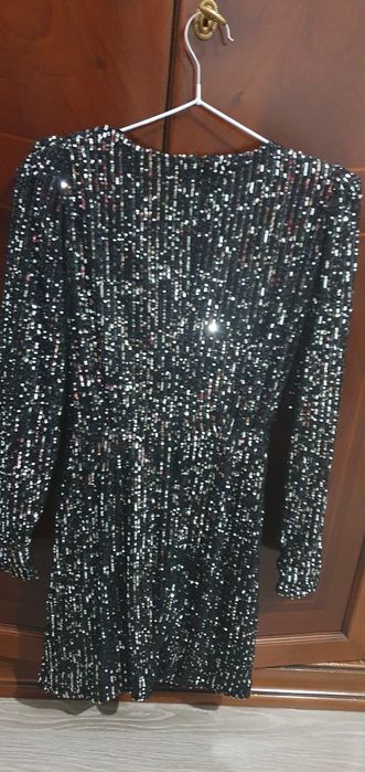 Платье с пайетками р.40-42
