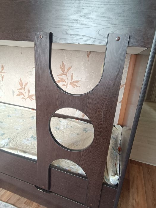 Кровать двухъярусная