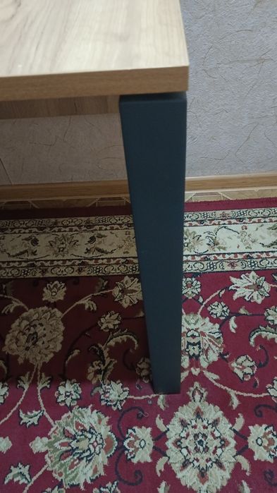 Срочно продаётся стол состояние новая цвет дубовый ширина 80 длина 130