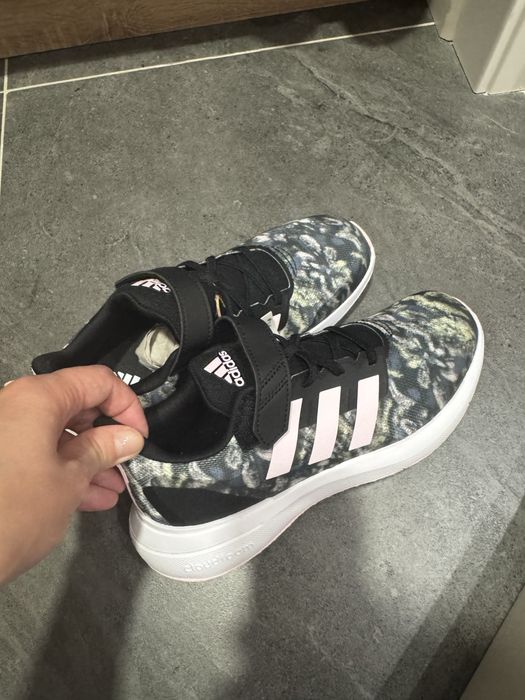 Кроссовки адидас