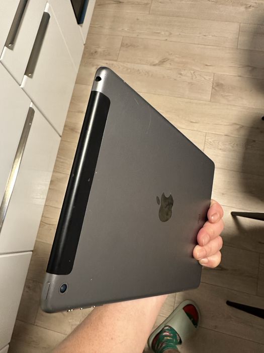 iPad Air.         …